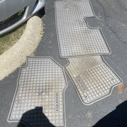 2009 Chevy Equinox Rubber Car Mats