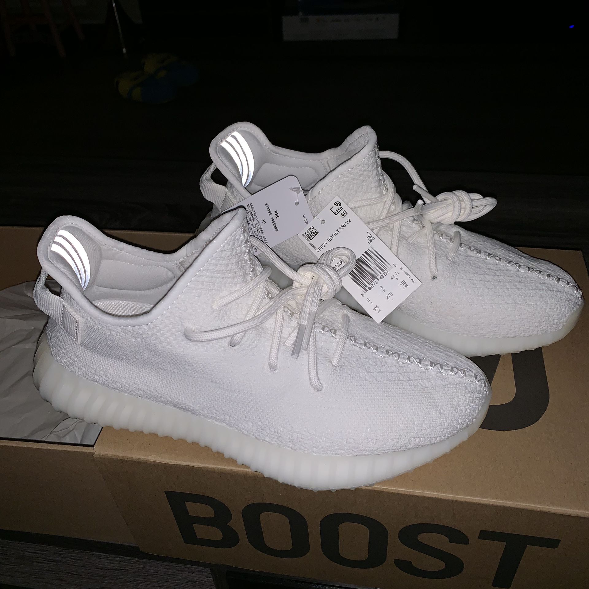Yeezys Triple White Cream Sz 10.5. Buy Pr Shoes Get Free Supreme T shirt Sz  L for Sale in San Diego, CA - OfferUp