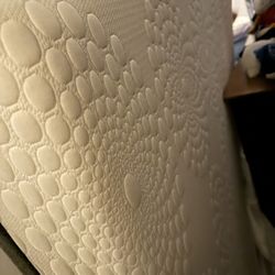 Full Size Mattress And Box Spring 