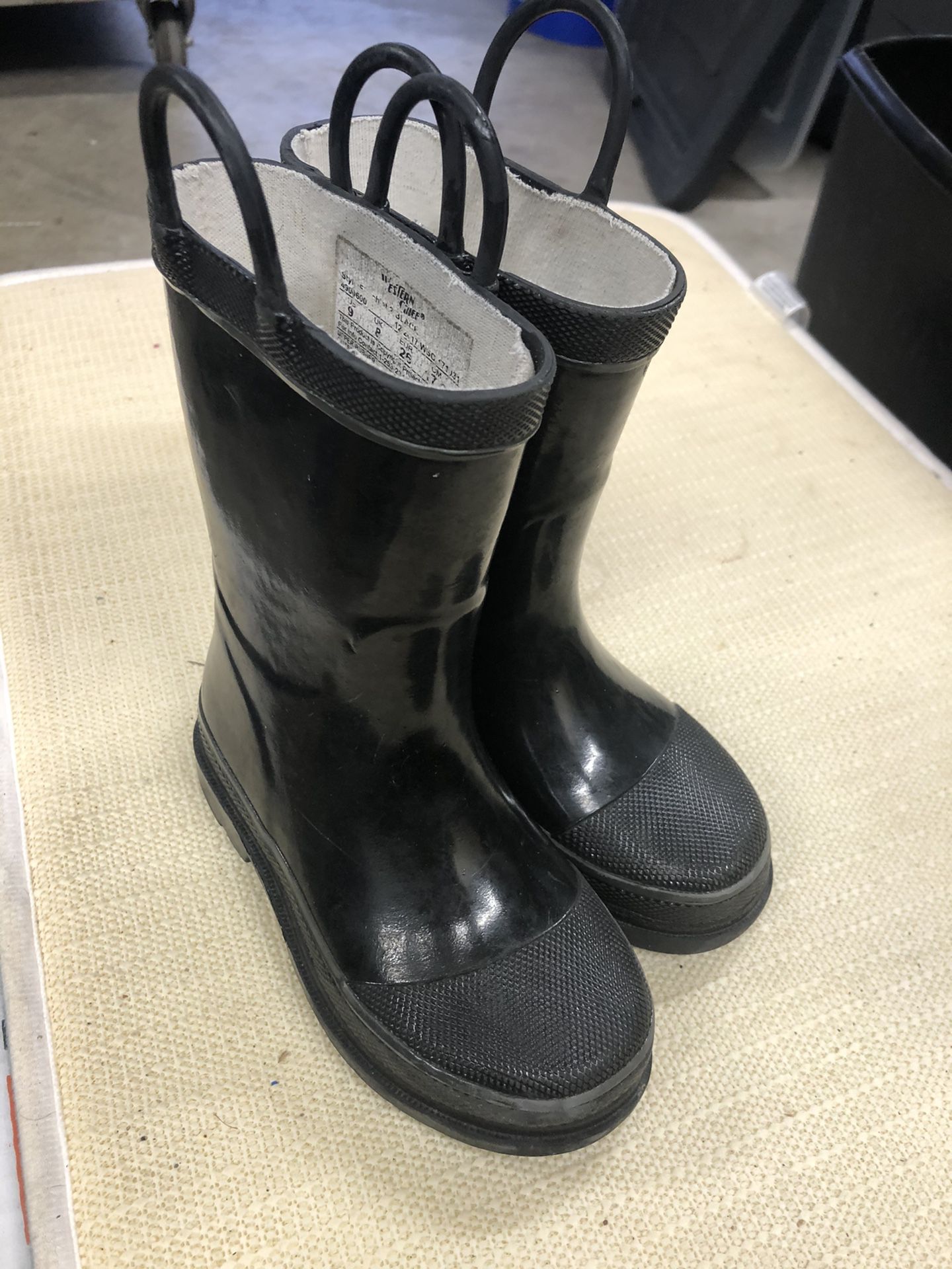 Kids Rain Boots Size 9