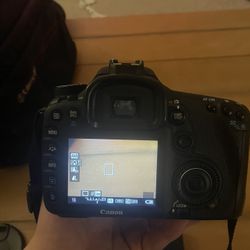 Cannon EOS 7D And Cannon 24-105 Lens With Carry Bag