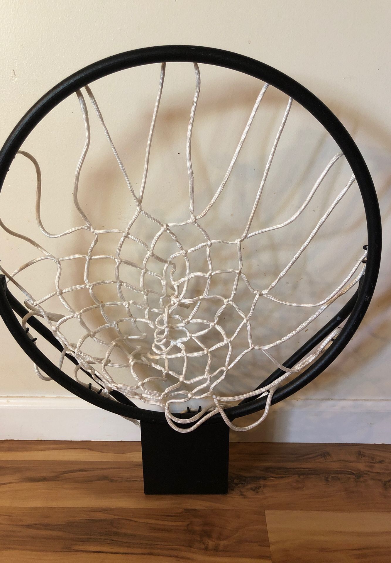 Basketball hoop rim