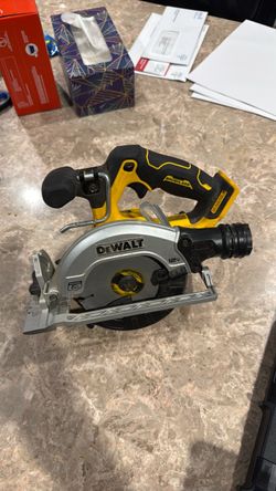 DEWALT Brushless Cordless Circular Saw