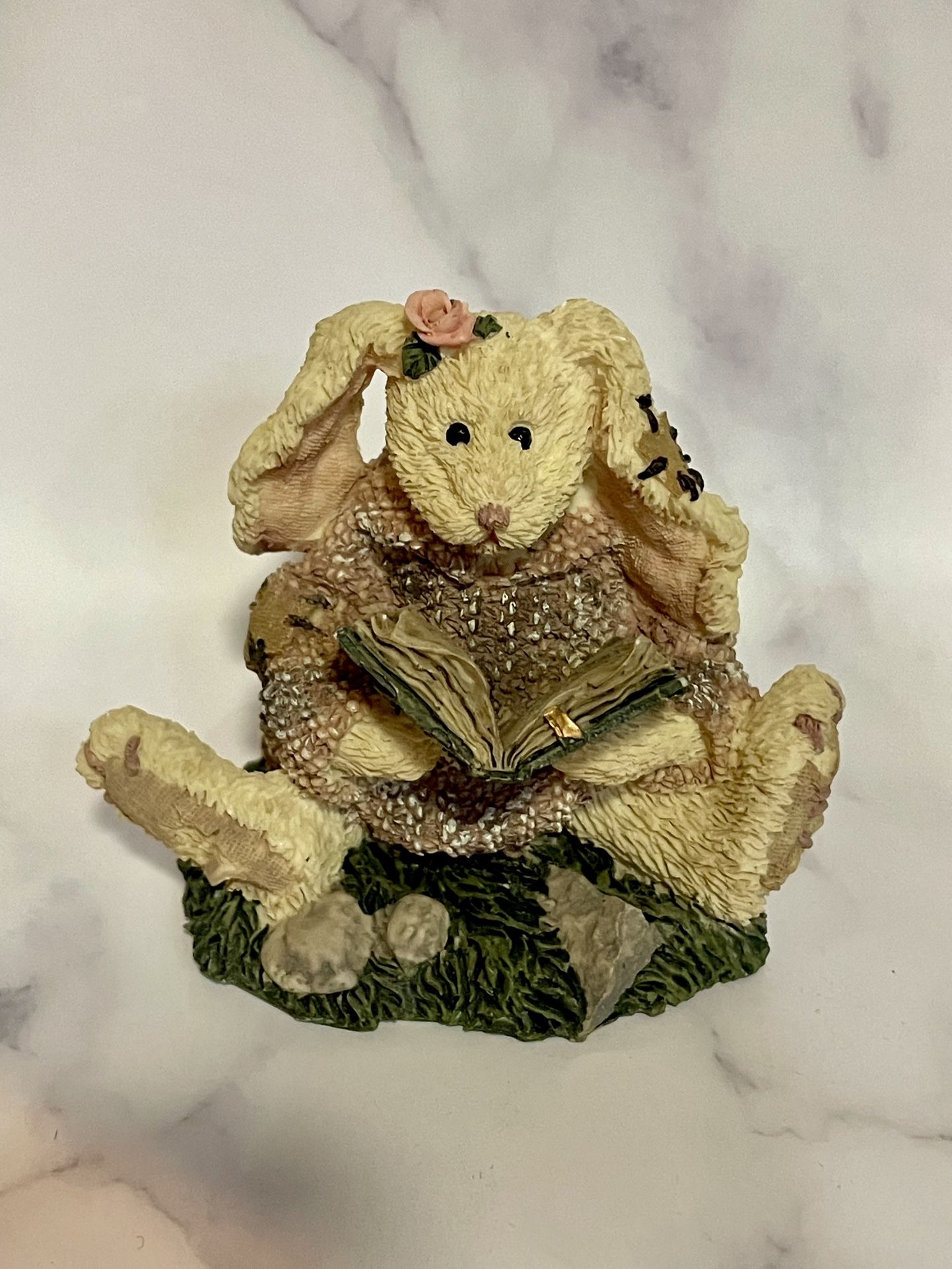 Boyds Bears Figurine Bunny Reading A Book