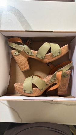Super comfy heels lightly used size 7