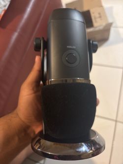 Blue Yeti USB Microphone – Works Great – Black