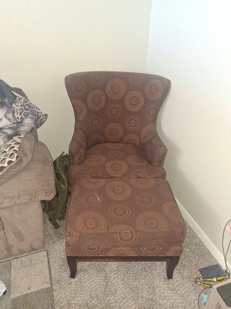 Chair With Ottoman