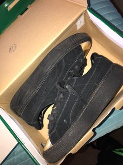 Rhianna Pumas Size 8 (Women’s)