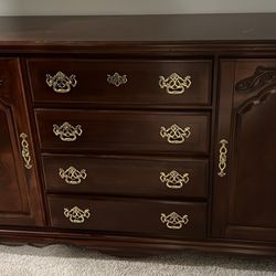 Beautiful Cabinet, Very Good Condition 