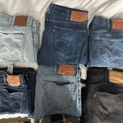 Pantalones Levis De Hombre Todos Son 40x32 $ 20 Cada Uno   O Todos Por 100