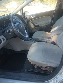 Super clean 2014 Ford fiesta