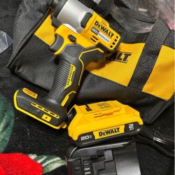 Dawalt 20v impact with 2.0 battery charger n bag 