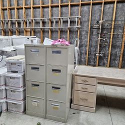 2 Filing Cabinets 