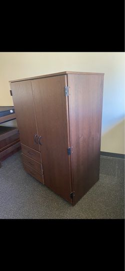 Armoire Oak 38X24X55 like new