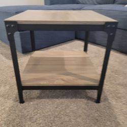 Set Of 2 End Tables! Bought From Ashley