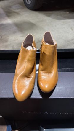 Vince Kamuto Leather Bootie Size 9