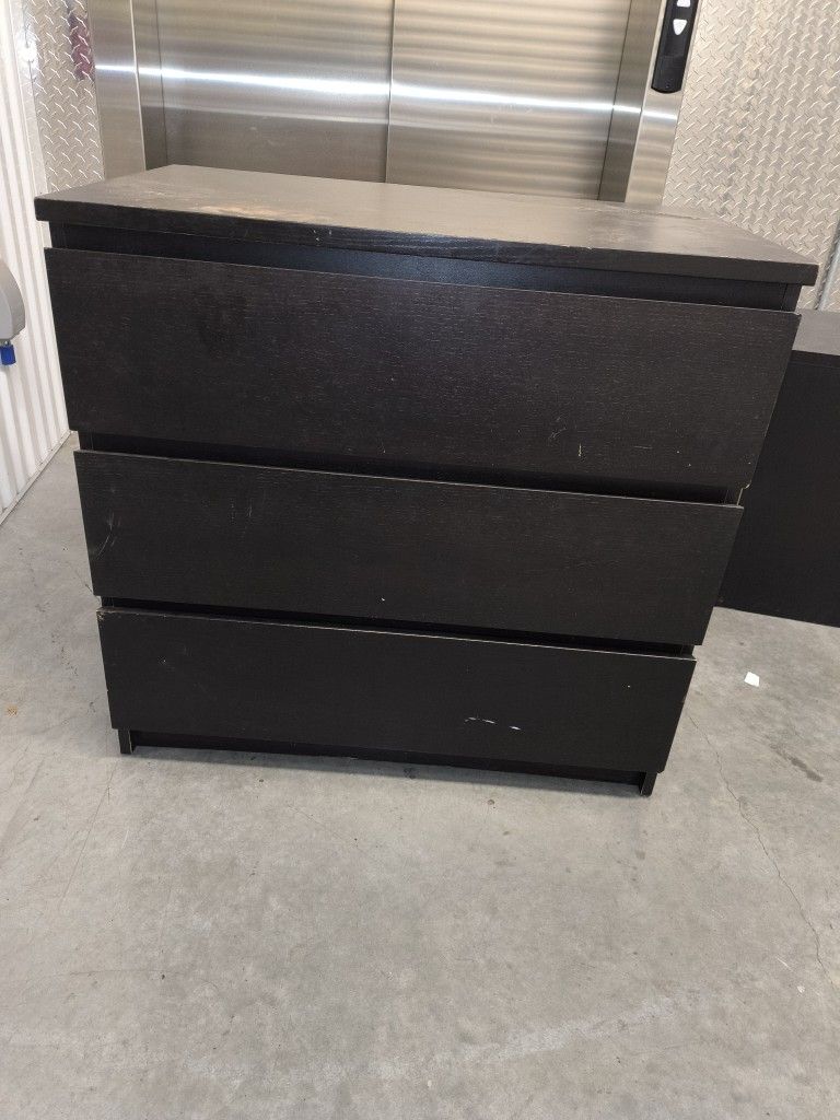 Dresser Black