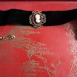 Vintage Cameo Necklace 
