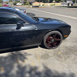 2013 Dodge challenger SXT low miles 125,000 miles