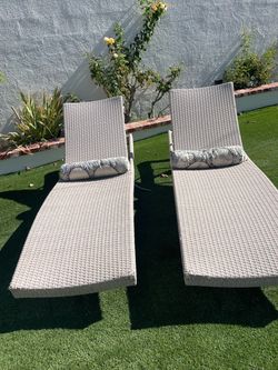 Outdoor patio lounge chairs