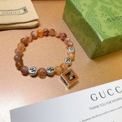 A unisex fashion bracelet