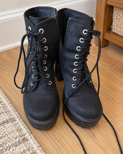 Black Chunky Platform Combat Boots Size 8 (Like New / Never Worn Outside