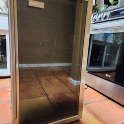 Beverage Fridge/ Mini Fridge