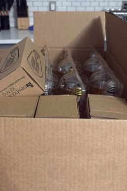 Box of 19 LED Edison Bulbs Dimmable, soft White 5000K, 60W Equivalent, 6W, 800 Lumens brand new
