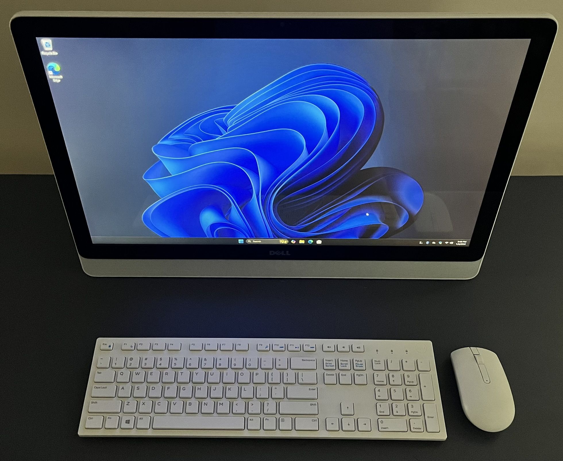 Dell Inspiron 24 Model 3455 Series All-In-One. 2.2 GHZ Quad Core. 512 GB SSD. 16 GB Ram. Touchscreen. Windows 11 Home.
