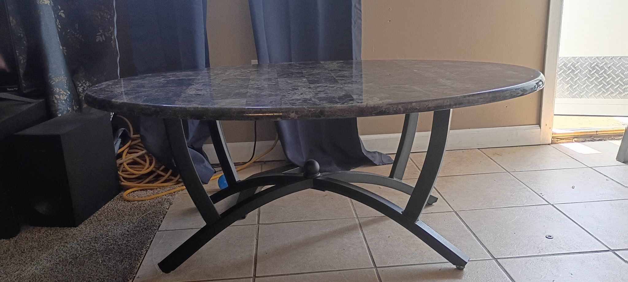 Coffe Table With Two Matching End Tables