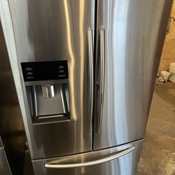 Like New 36 Wide Fridge Samsung 