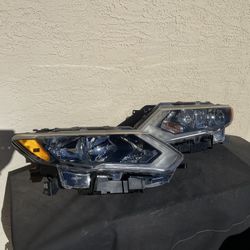 Nissan Rogue Headlight 2017 - 2019, Nissan Rogue Headlamp, OEM ORIGINAL NISSAN PART, $135 EACH SIDE 