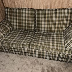 Couch w/ Pull out Bed (69”L x 34”D x 29”H)