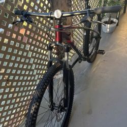  Trek Marlin 6 Gen 2 Mountain Bike