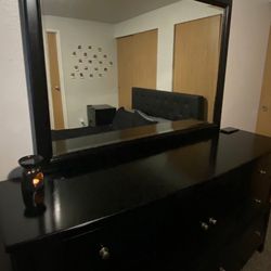 Dresser With Mirror 