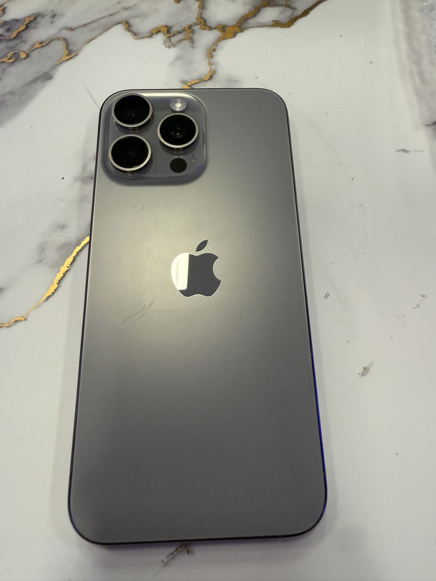 iPhone 15 Pro Max Verizon / Visible Mobile Excellent Condition!!