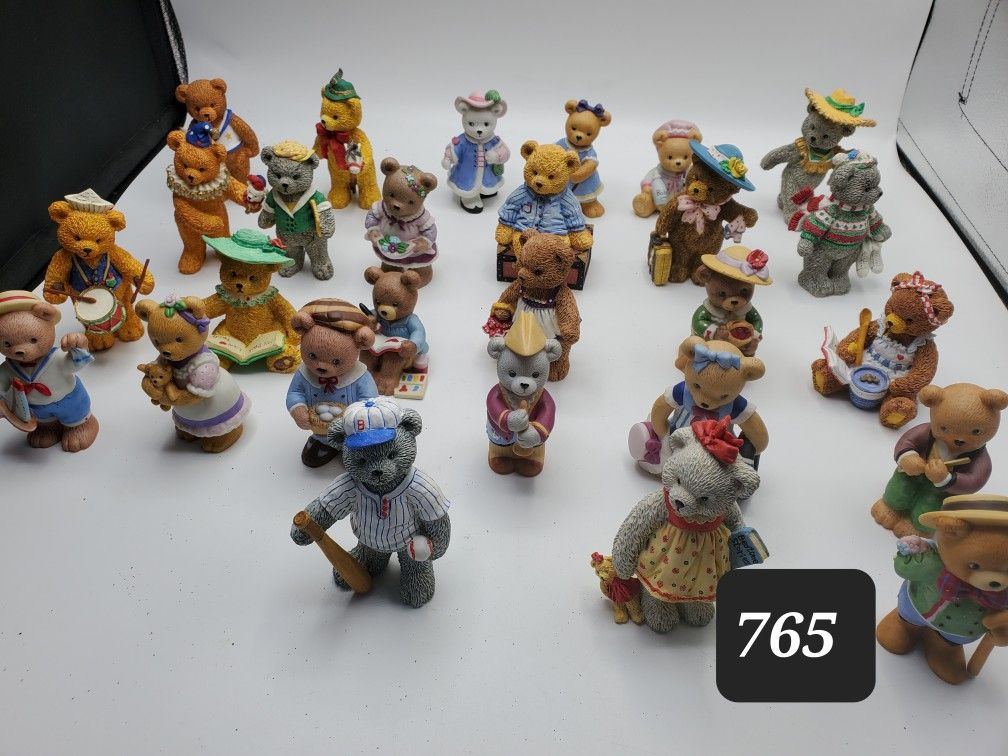 Huge Lot Of Bronson Collection Bears