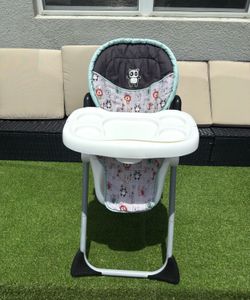 Selling Baby Trend high chair