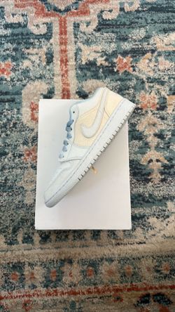 Air Jordan 1 low - Iris Whisper Size 8.5 M