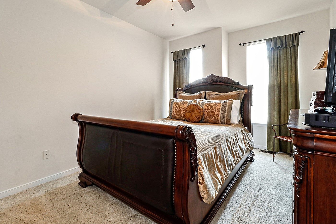 Stunning 3-Piece Bedroom Set – Queen Sleigh Bed + Dresser + Nightstand – $750