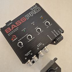 MASSIVE AUDIO DIGITAL BASS PROCESSOR WITH 9V LINEDRIVE OUTPUT