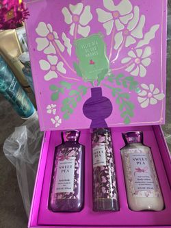 Bath and Bodyworks sweet pea gift set