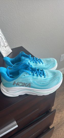Women Hoka shoes 7.5