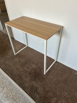 Minimalist desk