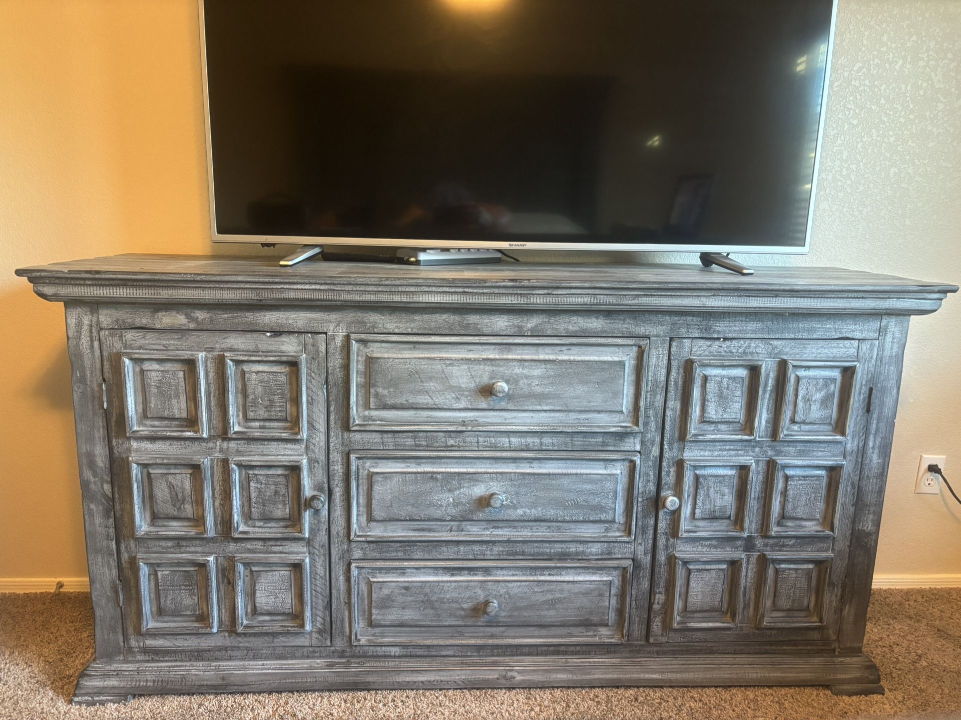 Grey Isabella 3-Drawer Door Dresser