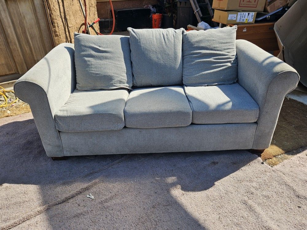 COUCH FOR SALE, PET FREE