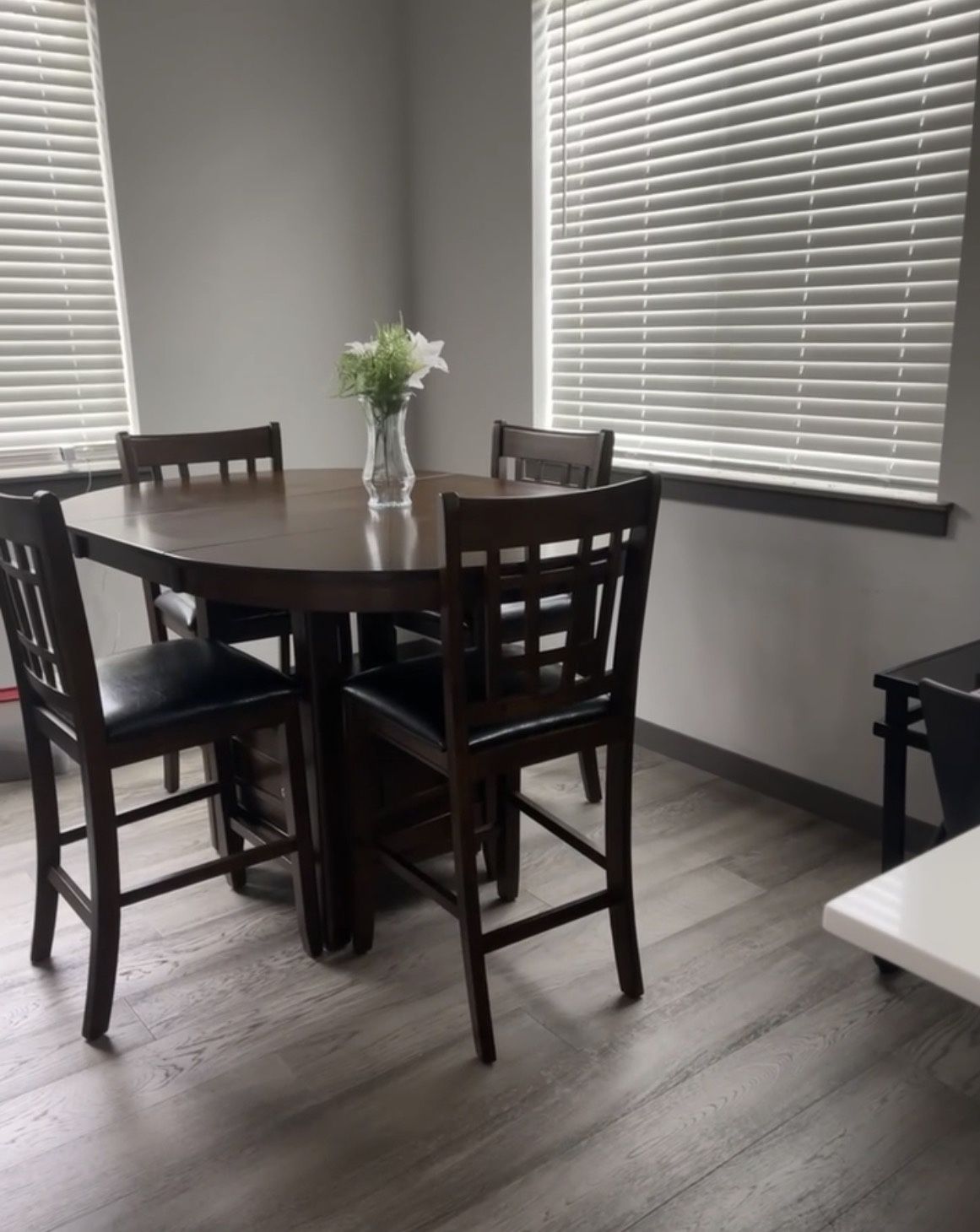 Ashley Counter Height Dining Table W Bar Stools/chairs