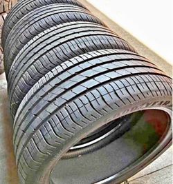 255/40/20 Goodyear Set de llantas con 70% d evos alas 4