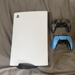 PS5 Disk version With 2 controllers (ALL CABLES INCLUDED)