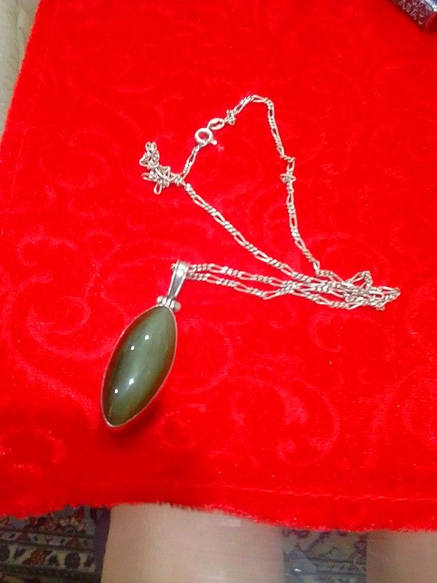 925 Sterling Silver Vintage Real Jade Pendant And Sterling Silver Chain